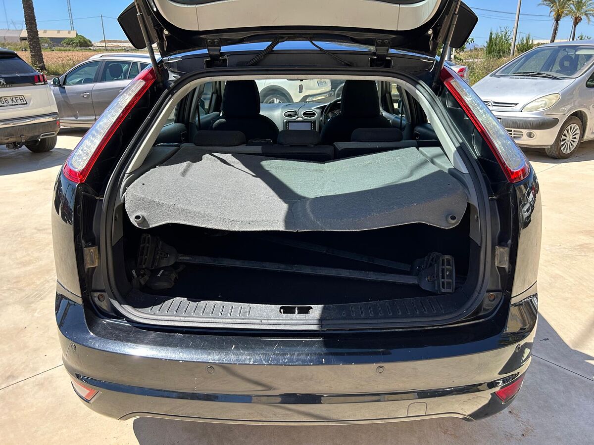 FORD FOCUS ZETEC 1.6 UK RHD IN SPAIN 132000 MILES LONG MOT SUPERB 2010